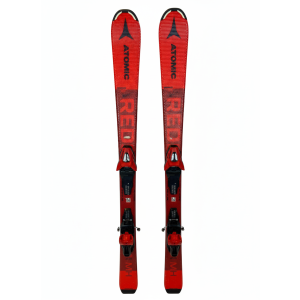 Atomic Redster MH - 2022 Skier, rote Oberfläche und Bindungen, perfekt für Pistenabenteuer.