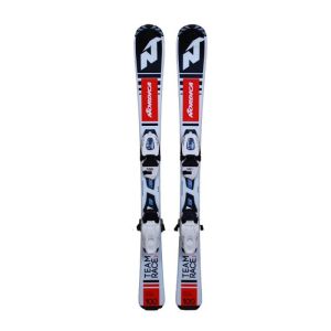 Nordica Team Race J Skier – Blick auf die Skier von oben mit Bindungen.